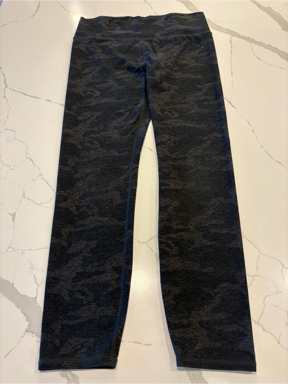 Vuori Clean Elevation Leggings 7/8 -~ Large ~ Black / Grey Camo